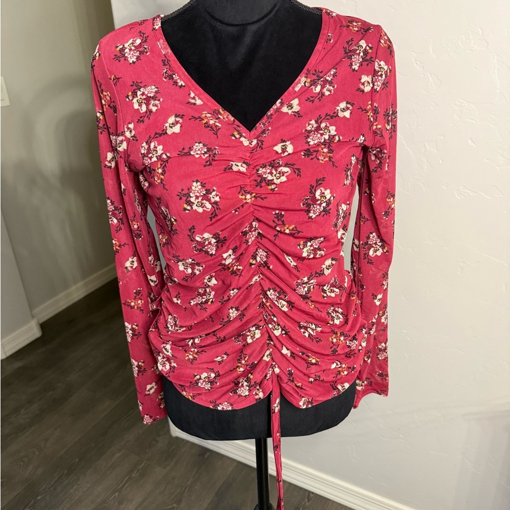 Absolutely Famous Y2K Babydoll Floral Long Sleeve Ruched Top - Red. Size Small